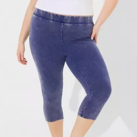 Torrid: Pedal Pusher Signature Waist Premium Legging - Picture 1 of 5